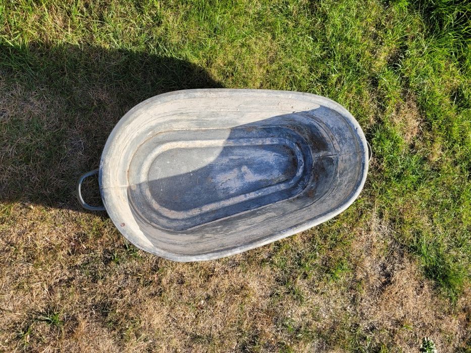 Stara ocynkowana balia, wanna.