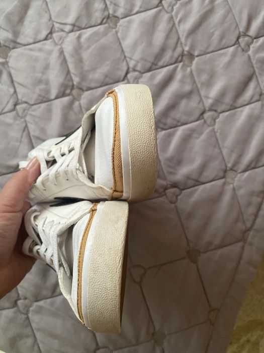 Білі кеди Nike Court Legacy