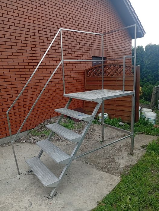 Podest ze schodami ze stali kwasoodpornej