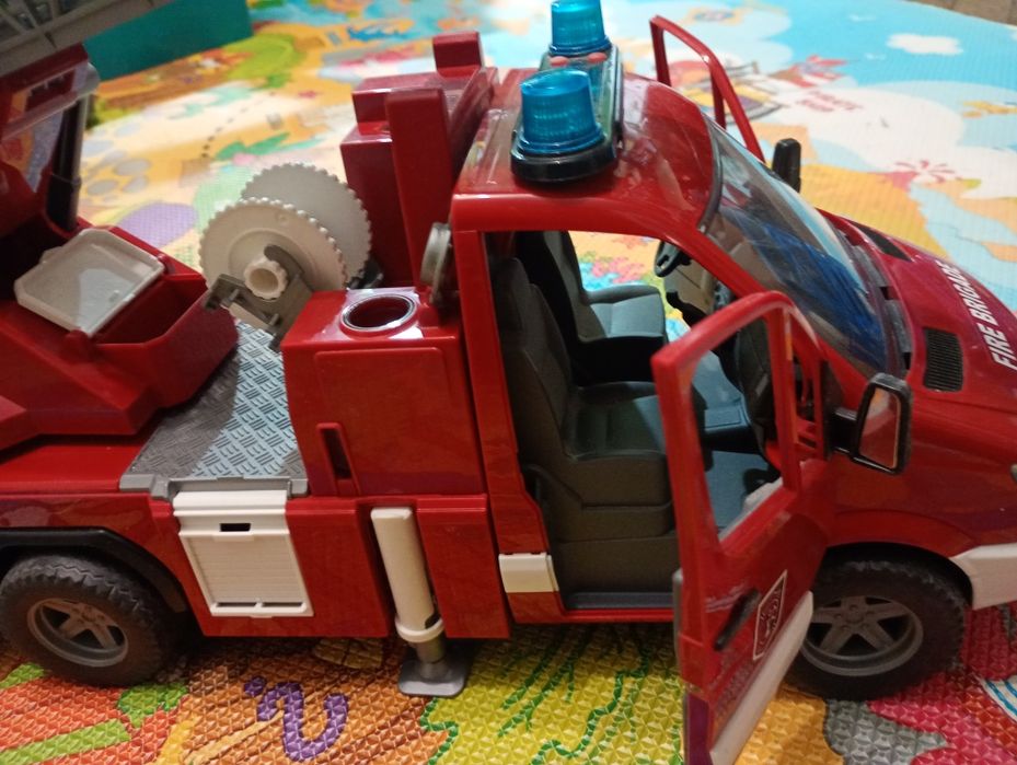 Пожежна машина,пожарка ,фірми bruder