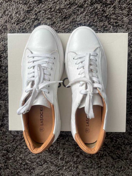 Женские белые кожаные кеды