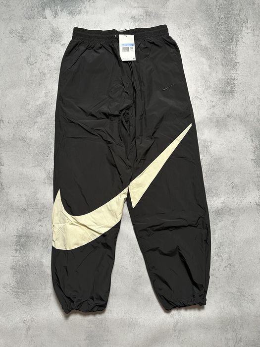 Нейлонові спортивні штани Nike Big Swoosh