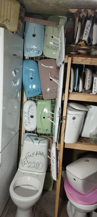 Продам унитазы, б/у для строителей,бачки.