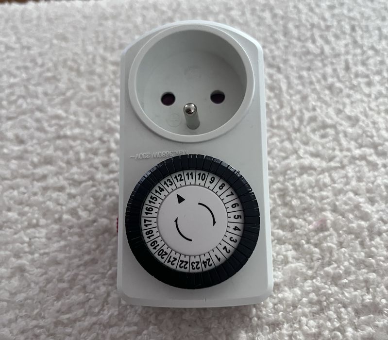 Gniazdko/ Programator czasowy manualny/ analogowy