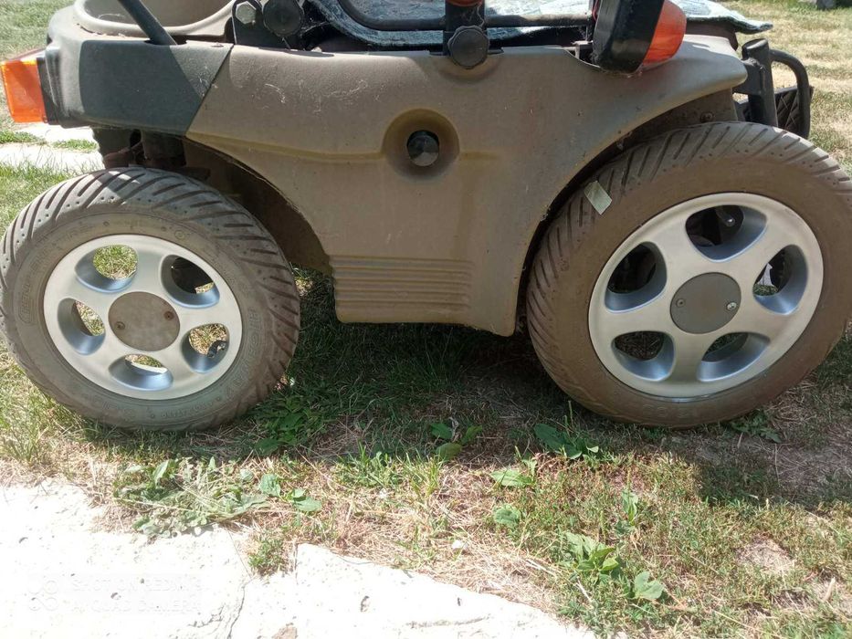 Коляска с электроприводом Артем 220