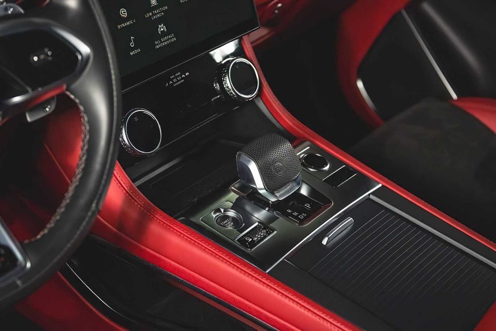 Jaguar F-PACE SVR      2022