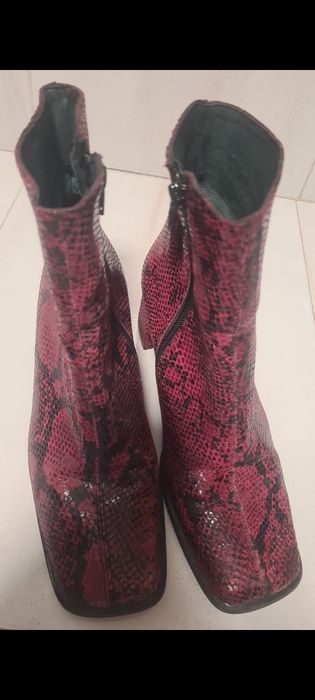 Botas De Senhora Vermelho e Preto