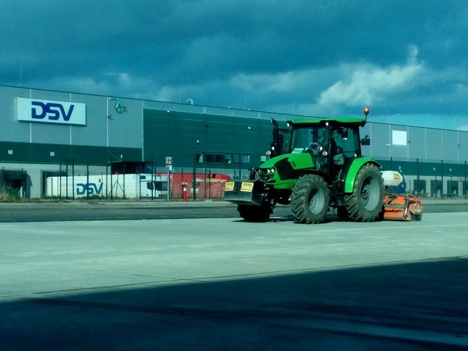 1. zamiatarka  , zamiatanie  mechaniczne  myjka drogowa