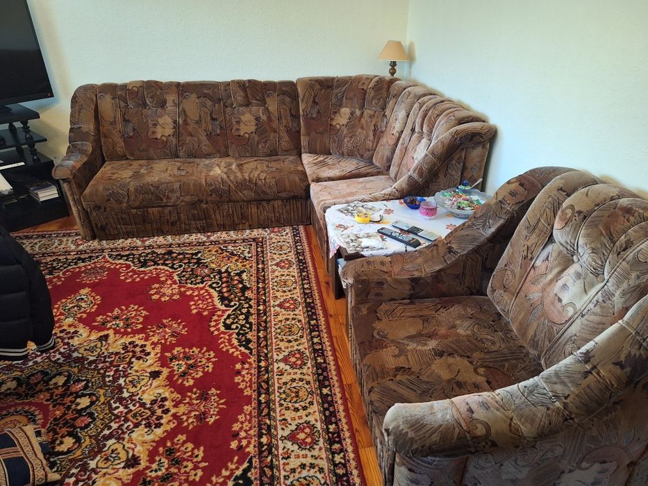 Komplet składający się z narożnika i fotela