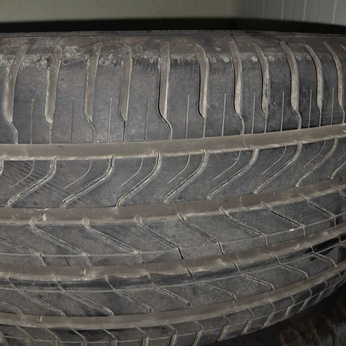 2 Pneus Continental UltraContact 205/50 R17 89V quase novos