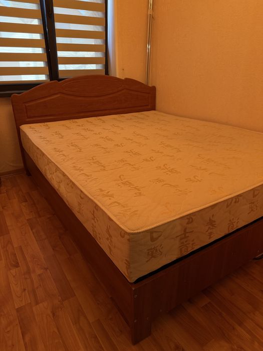 Продається двоспальне ліжко