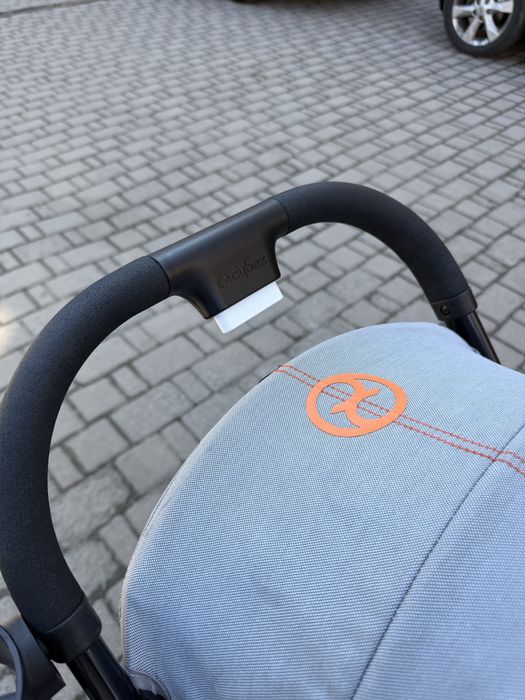 Прогулянкова коляска Cybex beezy + дощовик, рукавиці bair та підстаканник.