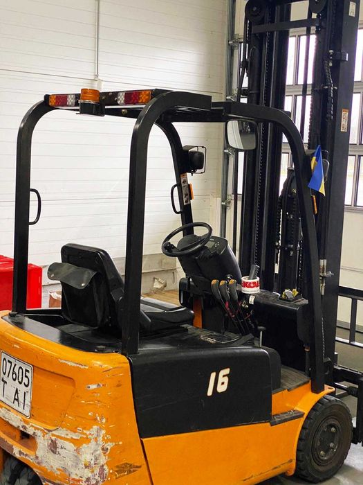 Вилковий навантажувач CPDS16J-C1