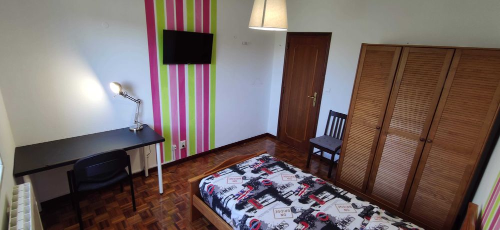 Quarto Individual em Moradia (Despesas Incluídas) com 2 WC ́s