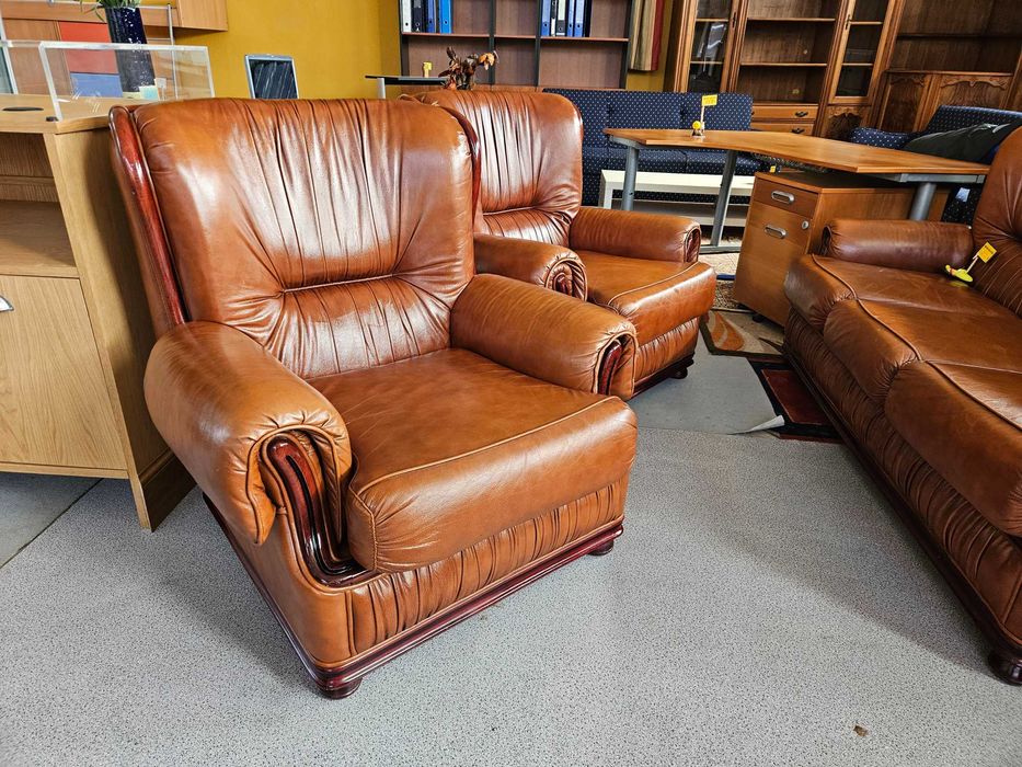 Sofás individuais em pele - óptimo estado geral - Valor