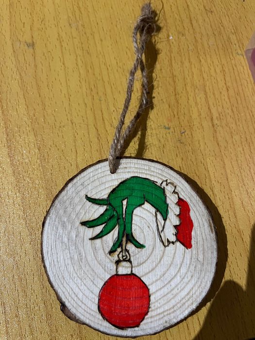 Enfeites de Natal gravado na madeira