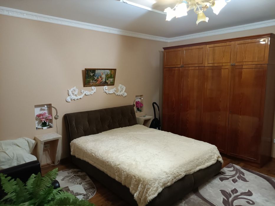 3хкімнатний будинок з прибудовами, великою ділянкою та гаражем