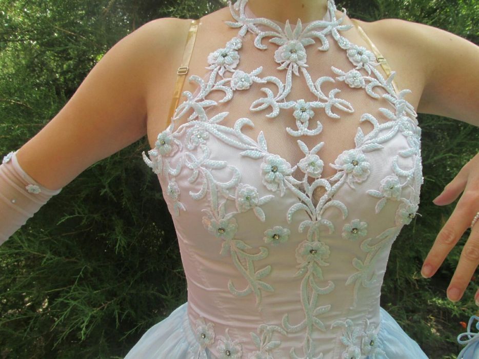 Весільна сукня ручної роботи розшита бісером