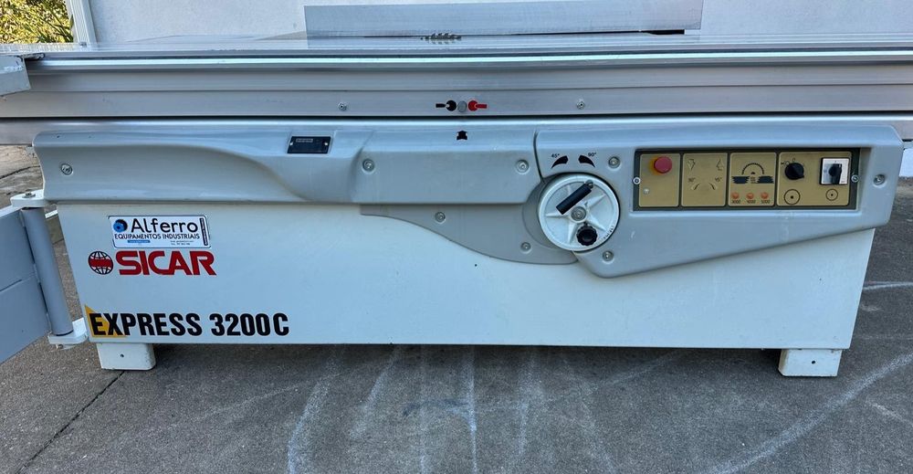 Esquadrejadora. marca Sicar