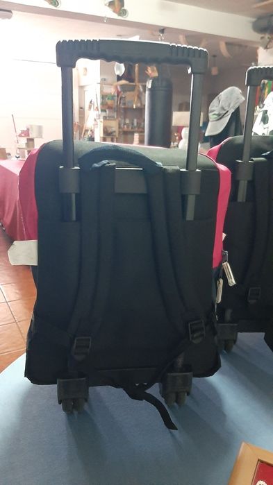 Mochila de menina com rodas