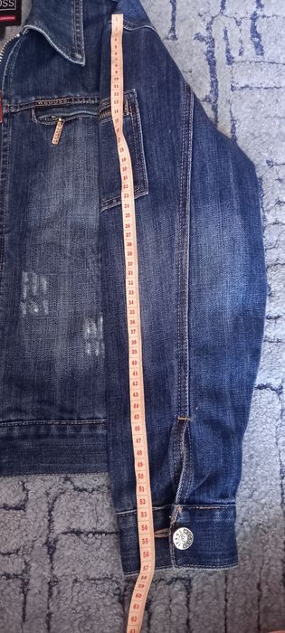 Куртка джинсова .