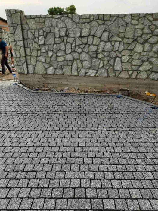 Укладка брусчатки ,тротуарной плитки ,гранитной плитки, ,бута,"соломки