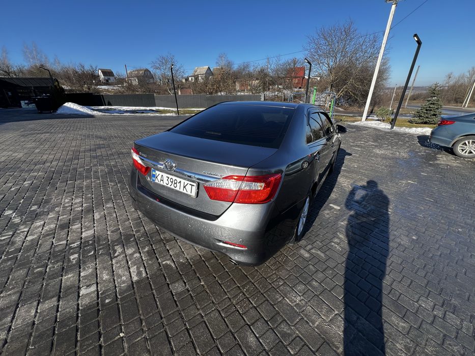 Офіційна Toyota Camry 2.5 бензин