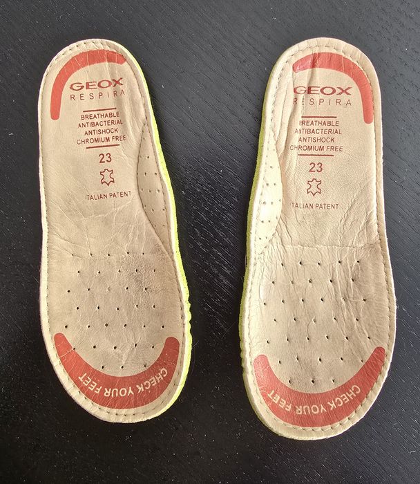 23 / Botas pele Geox Menina