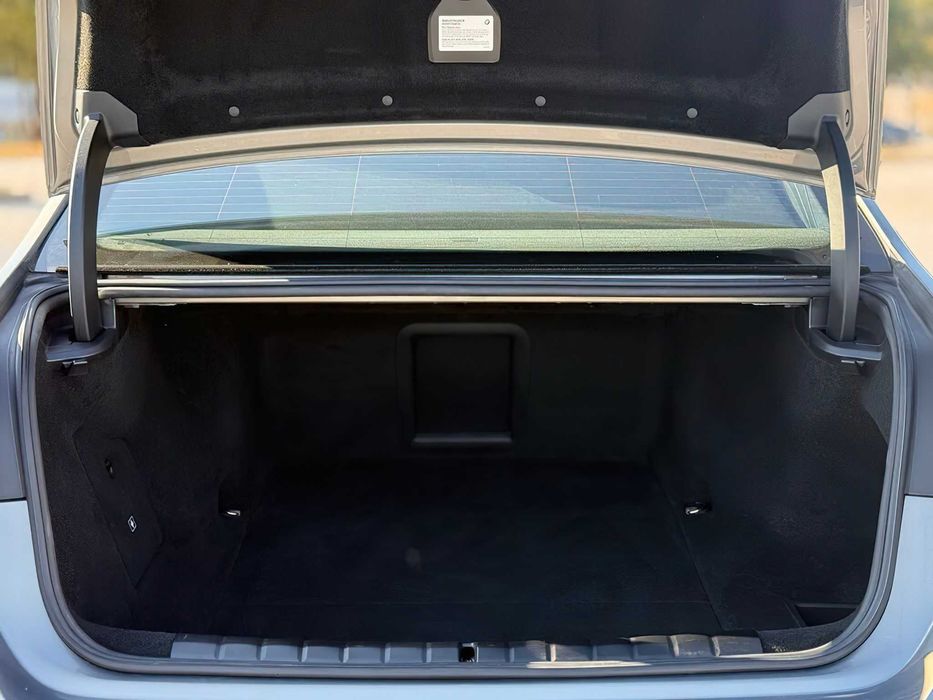 BMW i7      2023