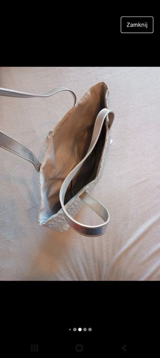 Srebrna niezapinana torebka z portfelem/minisaszetka z paskiem na nap