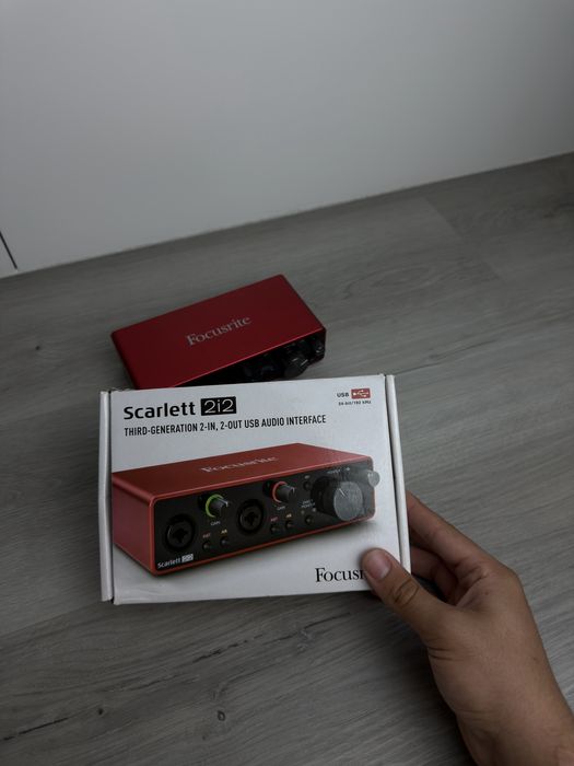 Focusrite Scarlett 2i2 3rd Gen — Excelente Estado