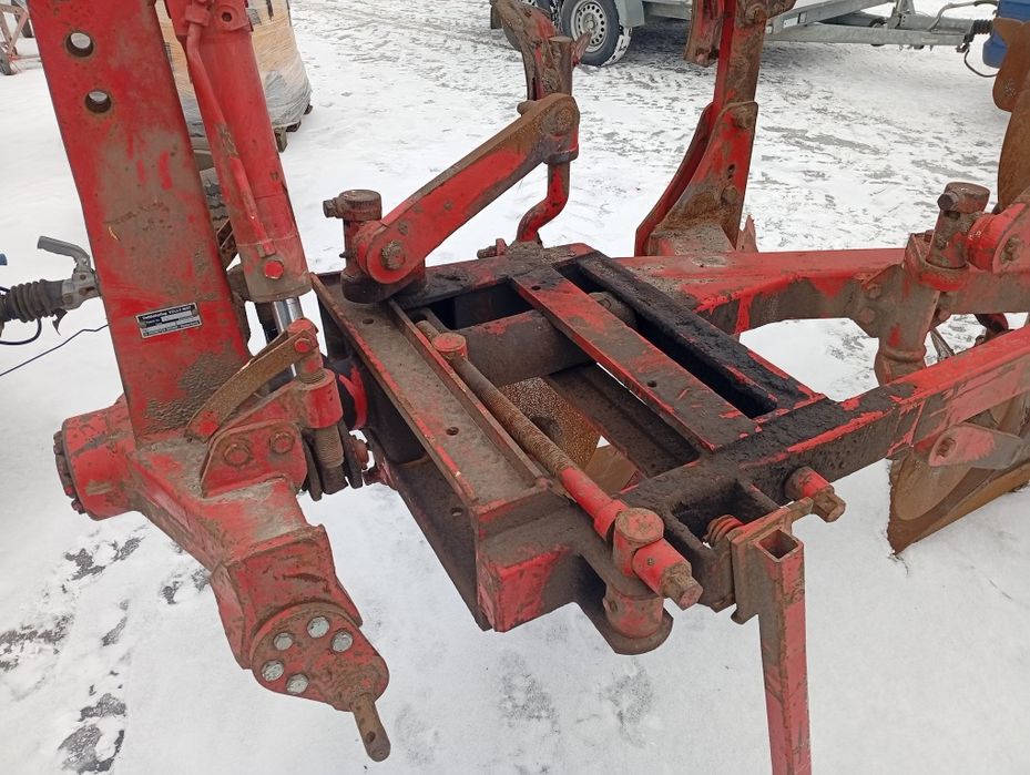 Pług 3 skibowy obrotowy