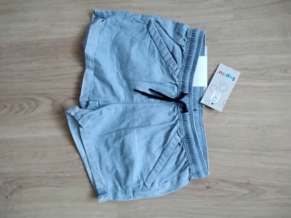 Nowy zestaw krótkich spodenek dla dziewczynki w rozmiarze 110/116