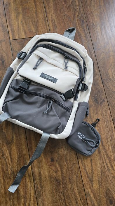 Plecak szkolny kremowo szary nowy