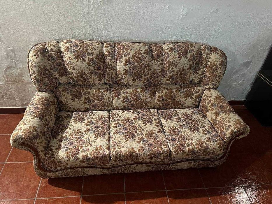 Sofá e duas poltronas