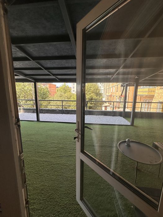 Приміщення для салону краси,медичної практики,офісу з терасою