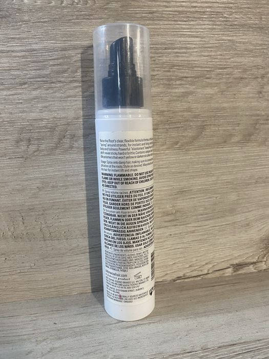 spray zwiększający objętość i unoszący włosy u nasady