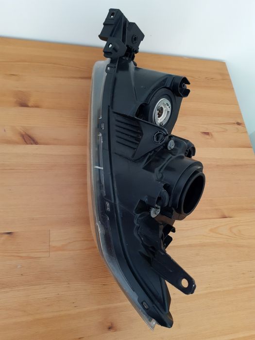 Faróis Ópticas Mazda 3 sedan 2008