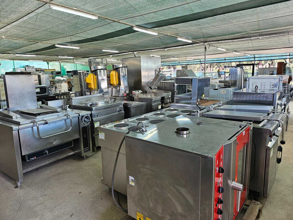 Máquinas de lavar, fritadeiras, grelhadores... Tudo para hotelaria