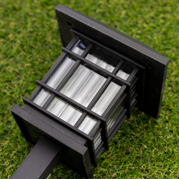 Lampa solarna ogrodowa led wbijana do ogrodu