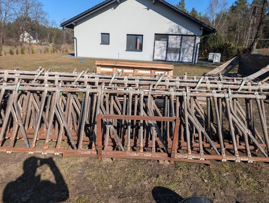 Płoty dla bydła, krów drabina paszowa, wygrodzenia samozatrzaskujace