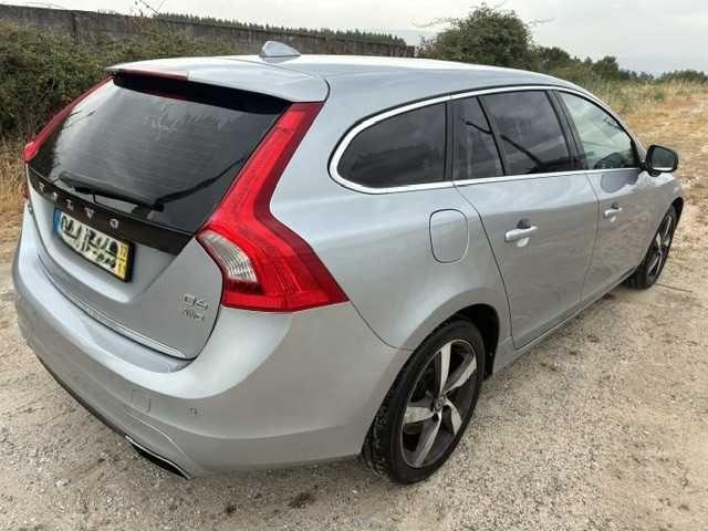 VOLVO V60 D6 PLUG-IN 285CV (potência combinada)