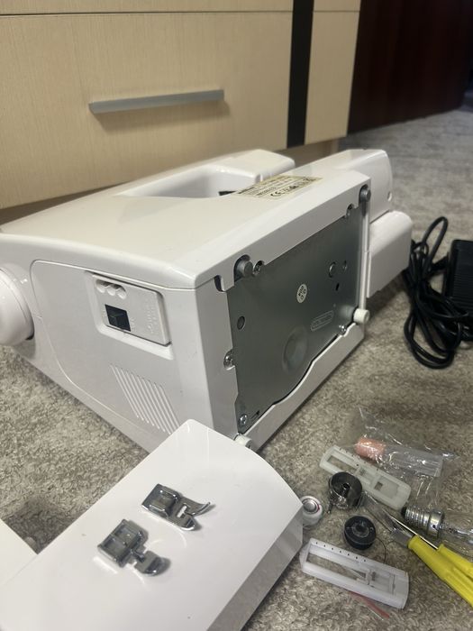 Швейная машинка Viktoria NM 2200 LCD