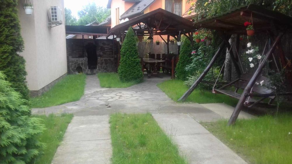 Здається будинок,в с.Дийда,,.біля озера