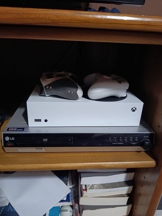 X-box serie S 512gb 2 comandos + SIG com Thrustmaster TMX force back