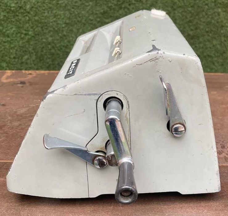 Máquina de calcular antiga da empresa Sueca "FACIT".