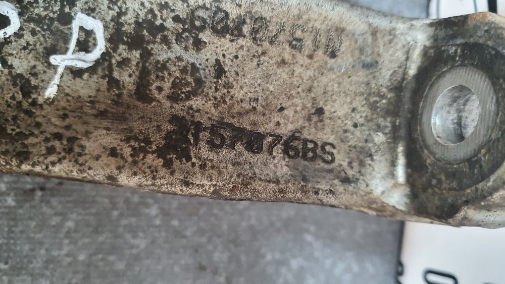 Цапфа, кулак, ступиця правий лівий jeep grand cherokee 2005-2010