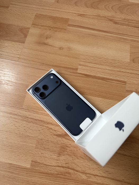 iPhone 17 Pro Max 256 GB Deep Blue New Open Box