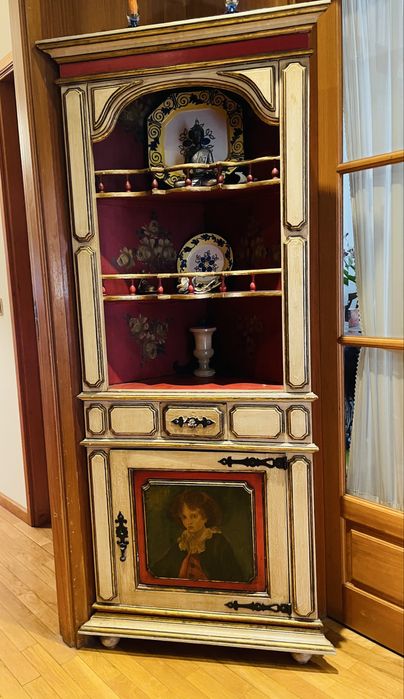 Armário/Estante Rústico Pintado à Mão – Peça Única Vintage