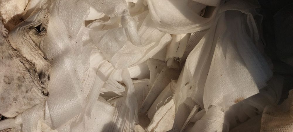 Ścinki flizeliny na ujeżdżalnię dla koni